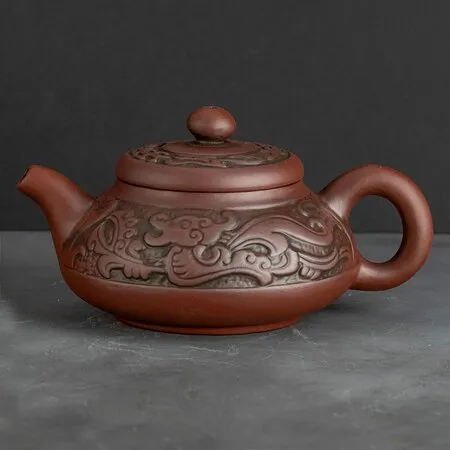 Чайник глиняный с фактурными растительными узорами, 250 мл.