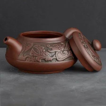 Чайник глиняный с фактурными растительными узорами, 250 мл.