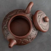 Чайник глиняный с фактурными растительными узорами, 250 мл.