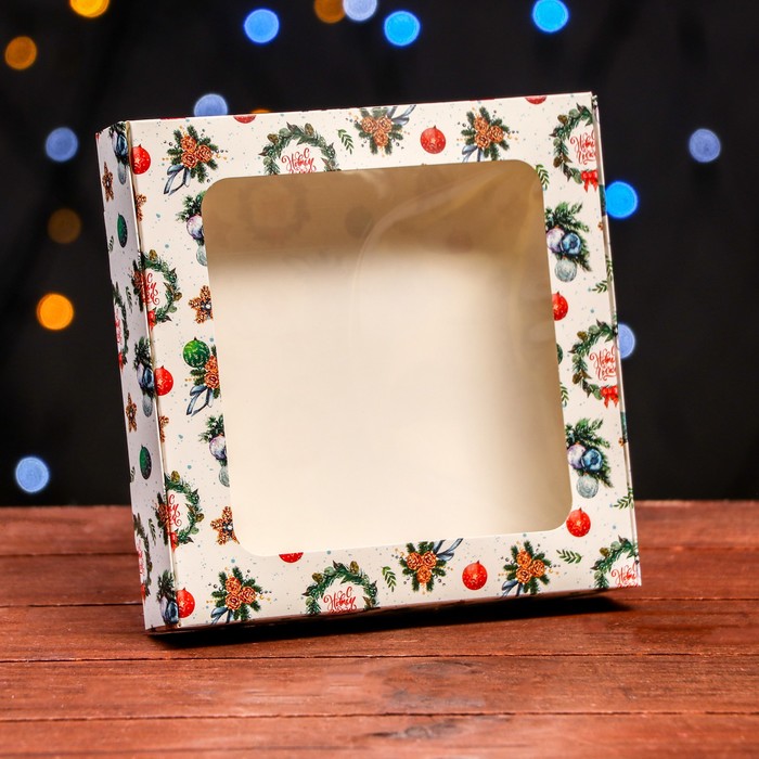 Коробка подарочная с окном "Праздничный гость", 16×16×3