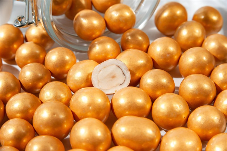 Фундук в белом шоколаде, золото